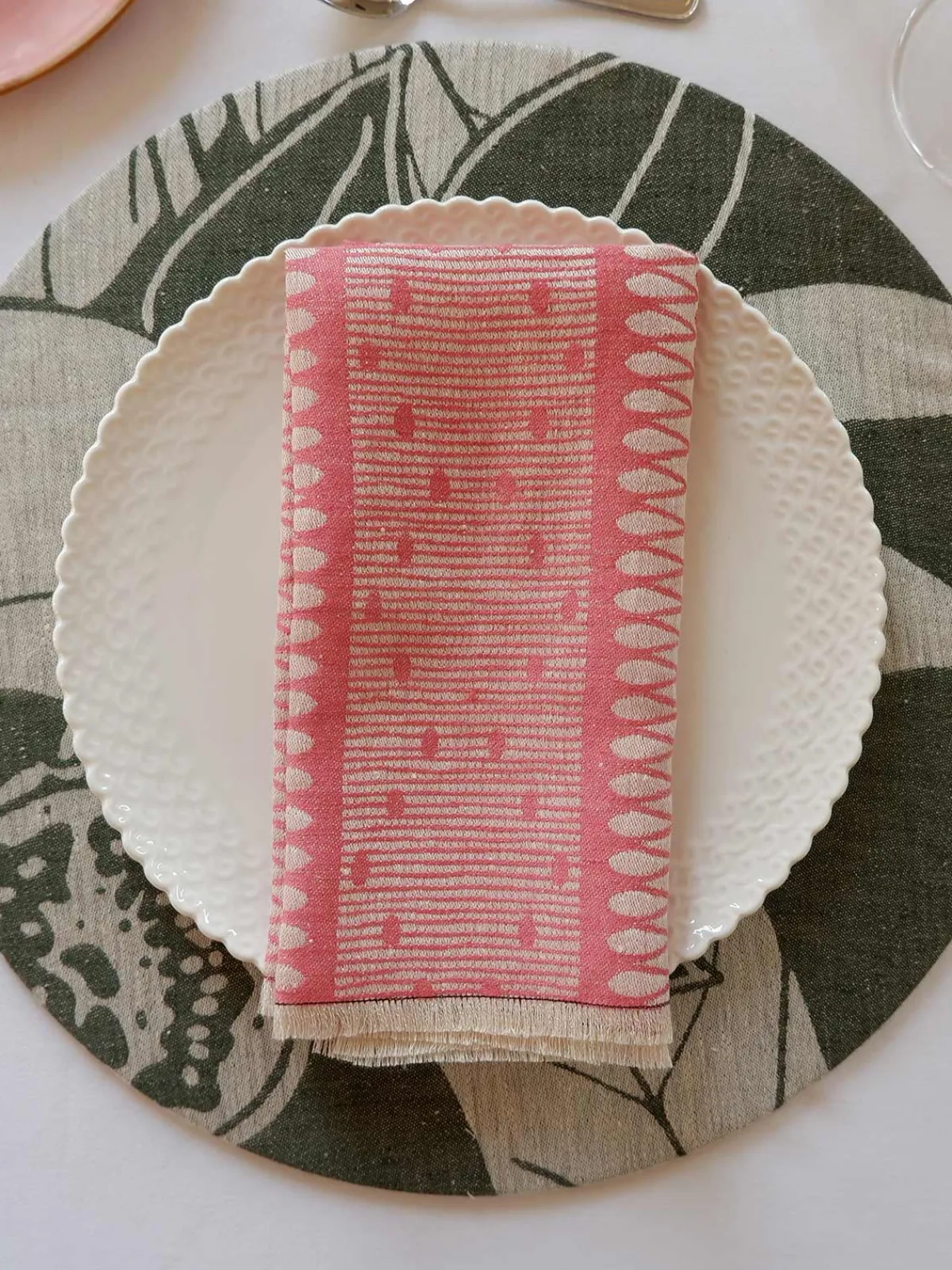 Moye Linen Damask Cesta Set of 2 Linen Napkins