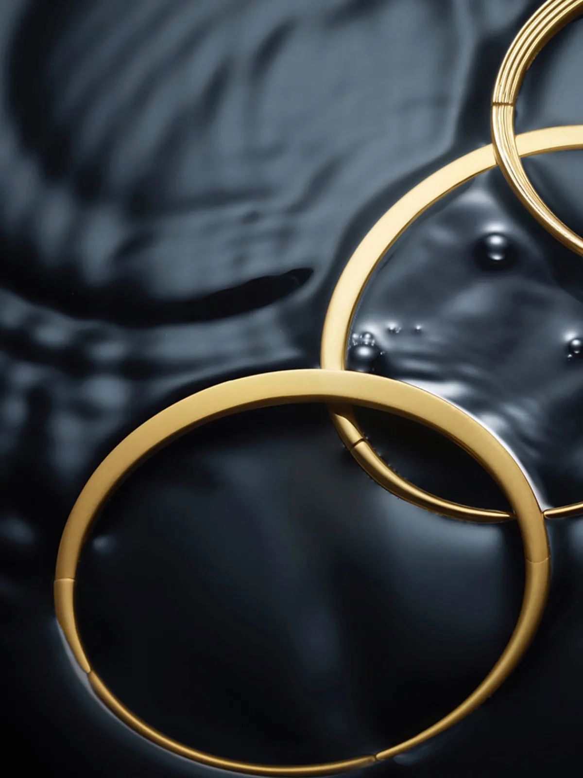 TEJEN Exclusive Hinged Oval Bangle Set