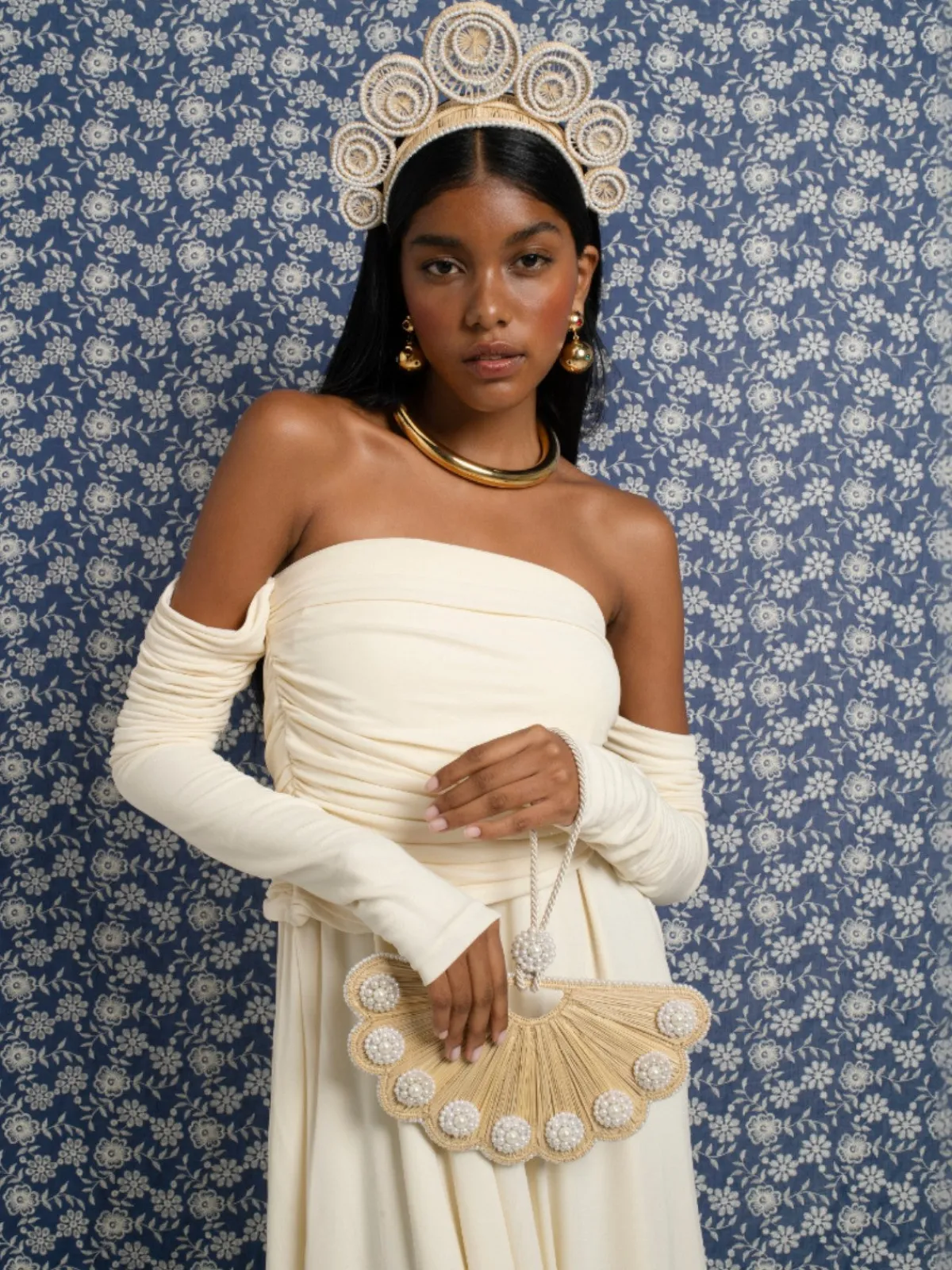 Magnetic Midnight Cloud Shaped Iraca Pearl Fan