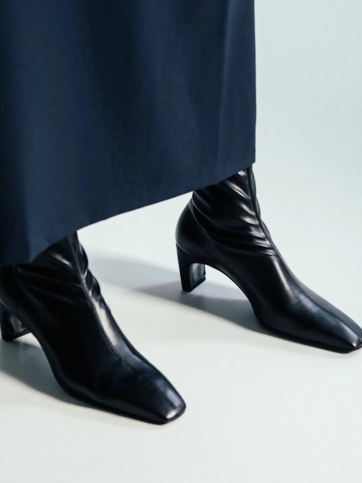 ESSEN The Glove Boot