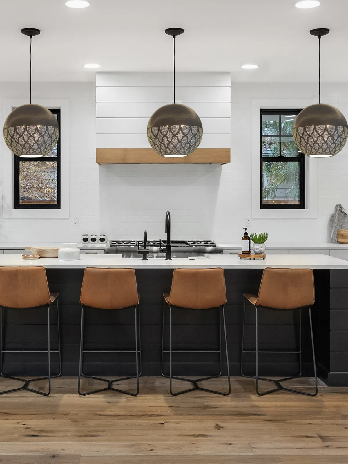 Dounia Nur Reversed Pendant Light