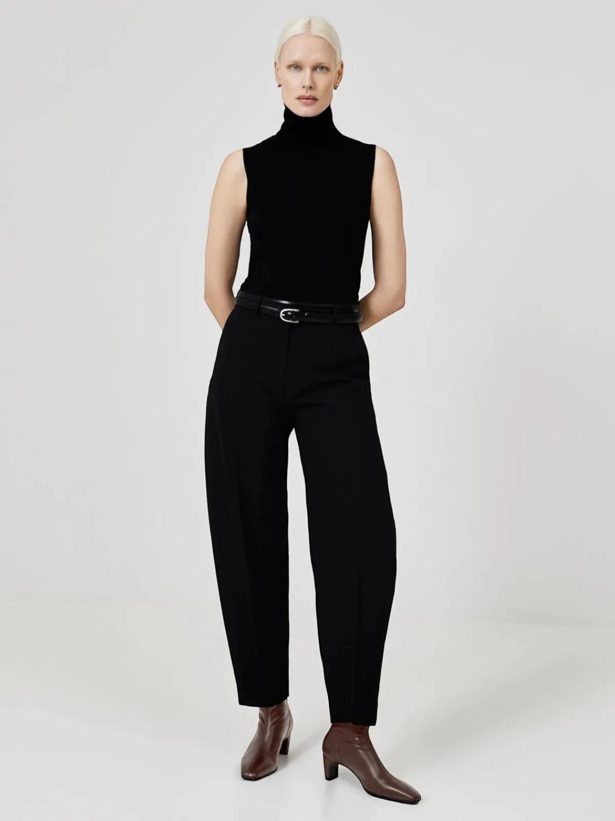 ESSEN The Glove Boot