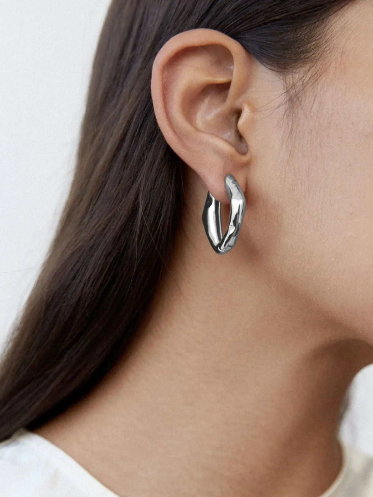 ESSEN The Hoop Earrings