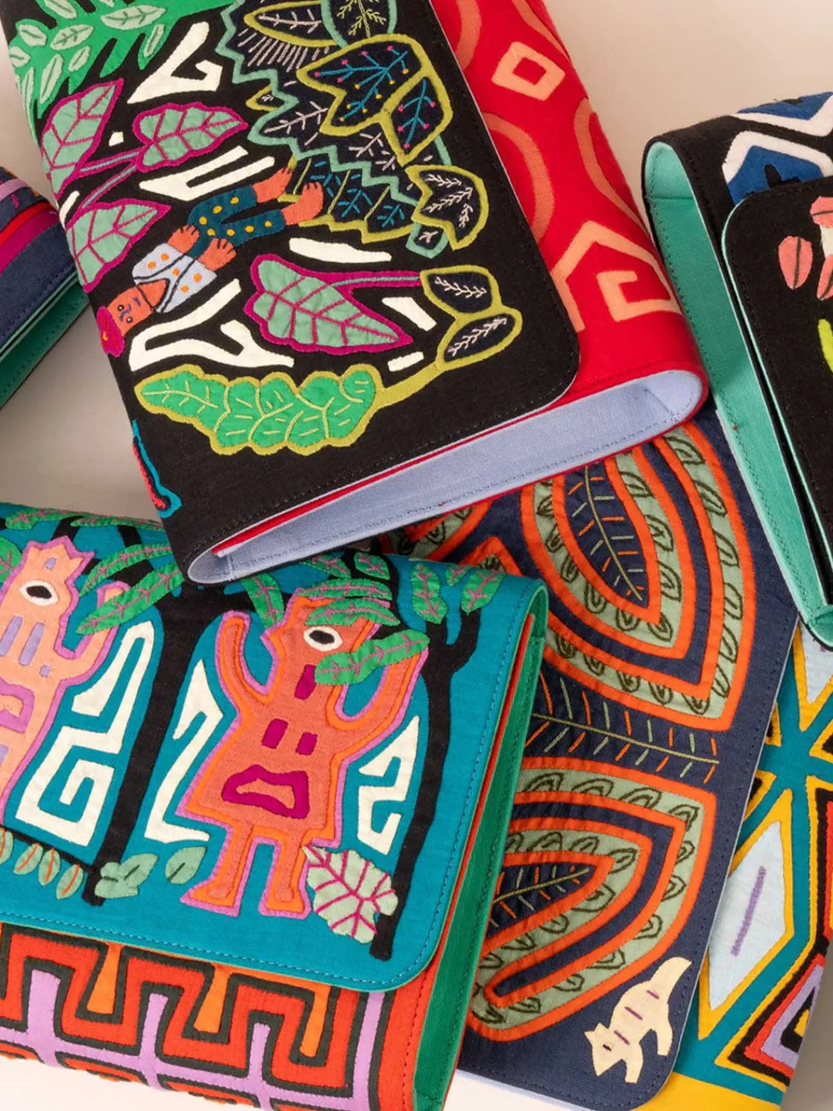 Mola Sasa Udu Kuna Clutch