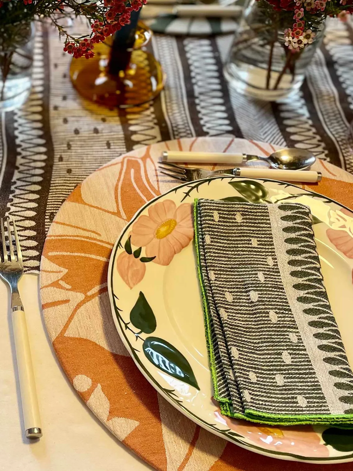 Moye Linen Damask Tutti Le Foglie Charger Plate