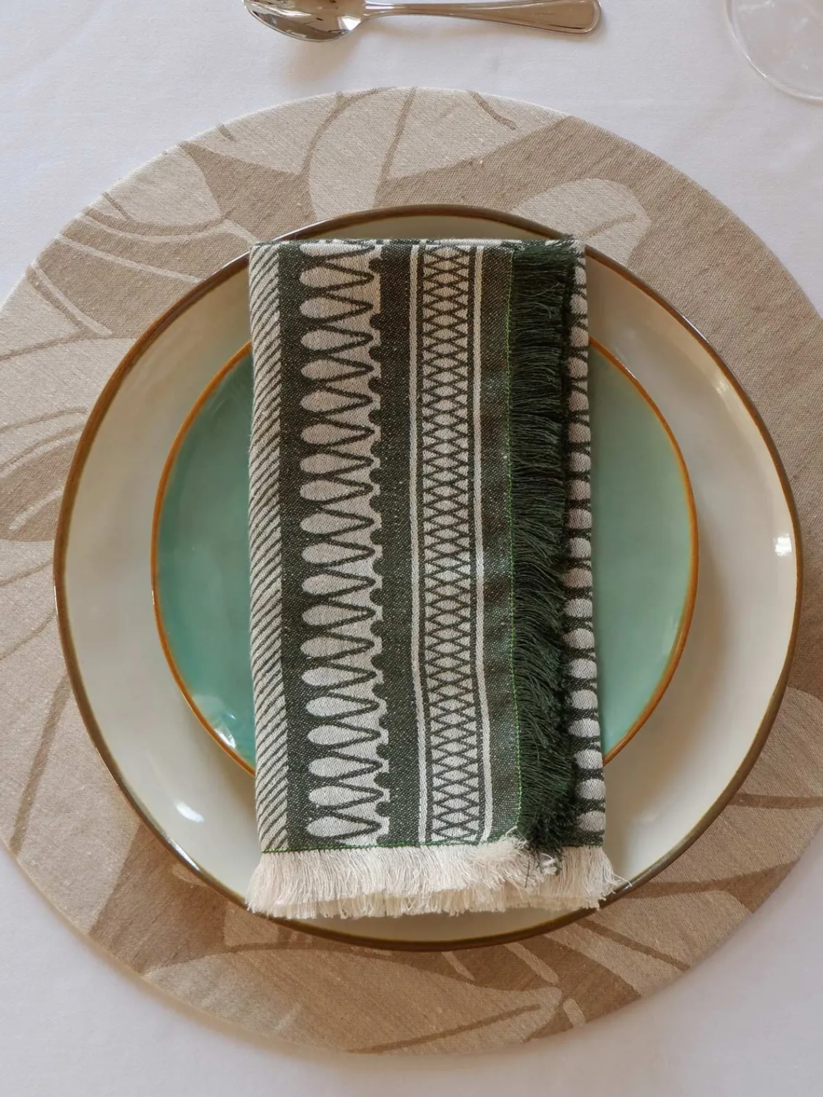 Moye Linen Damask Tutti Le Foglie Charger Plate