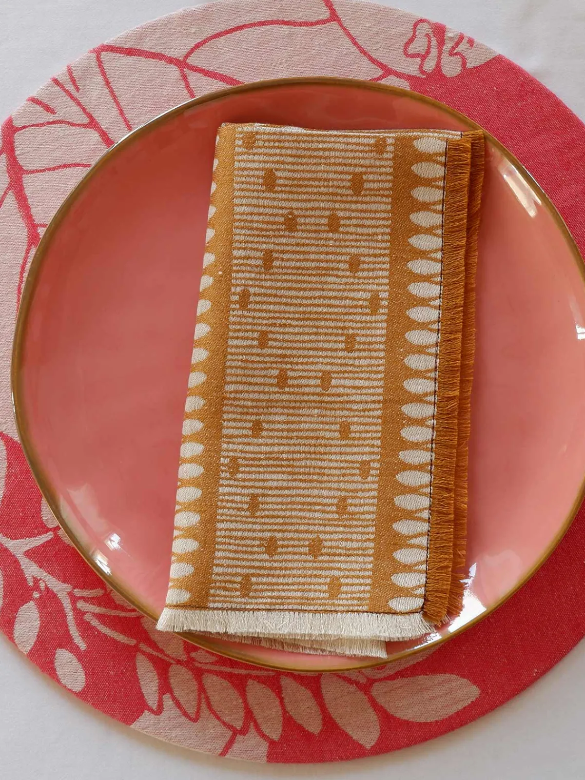 Moye Linen Damask Tutti Le Foglie Charger Plate