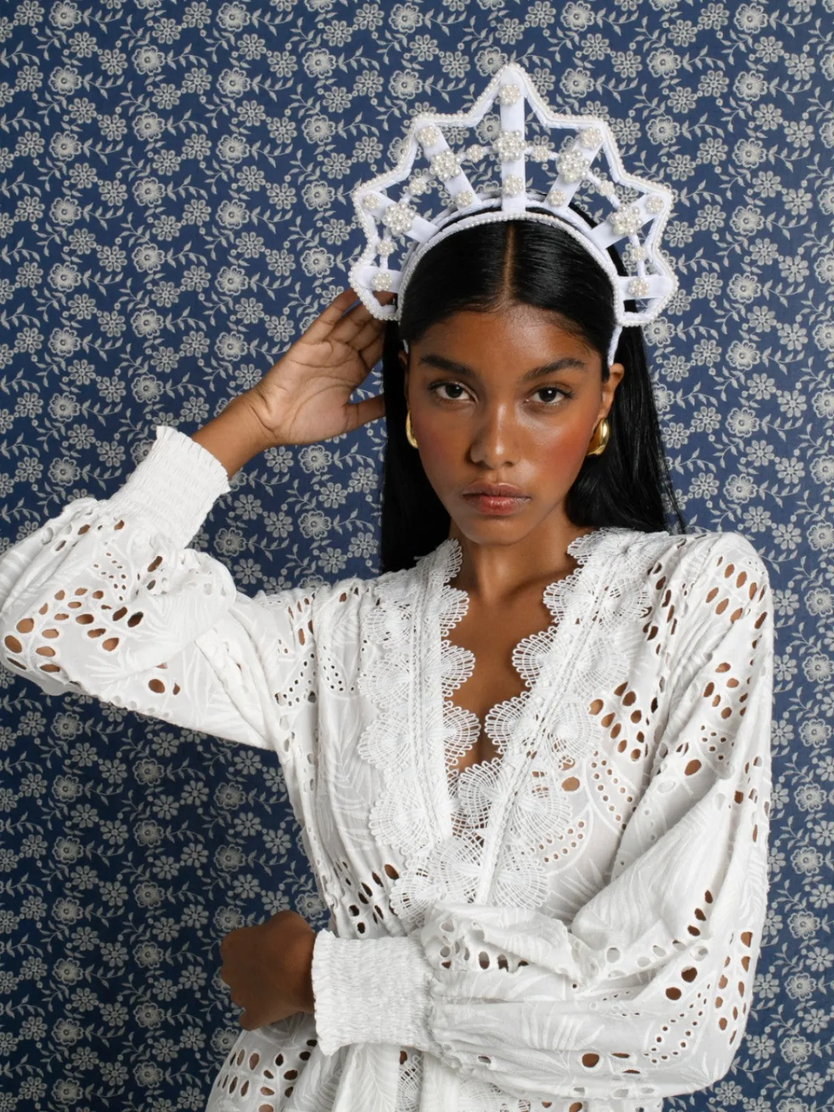 Magnetic Midnight Star Shaped Pearl Velvet Headpiece