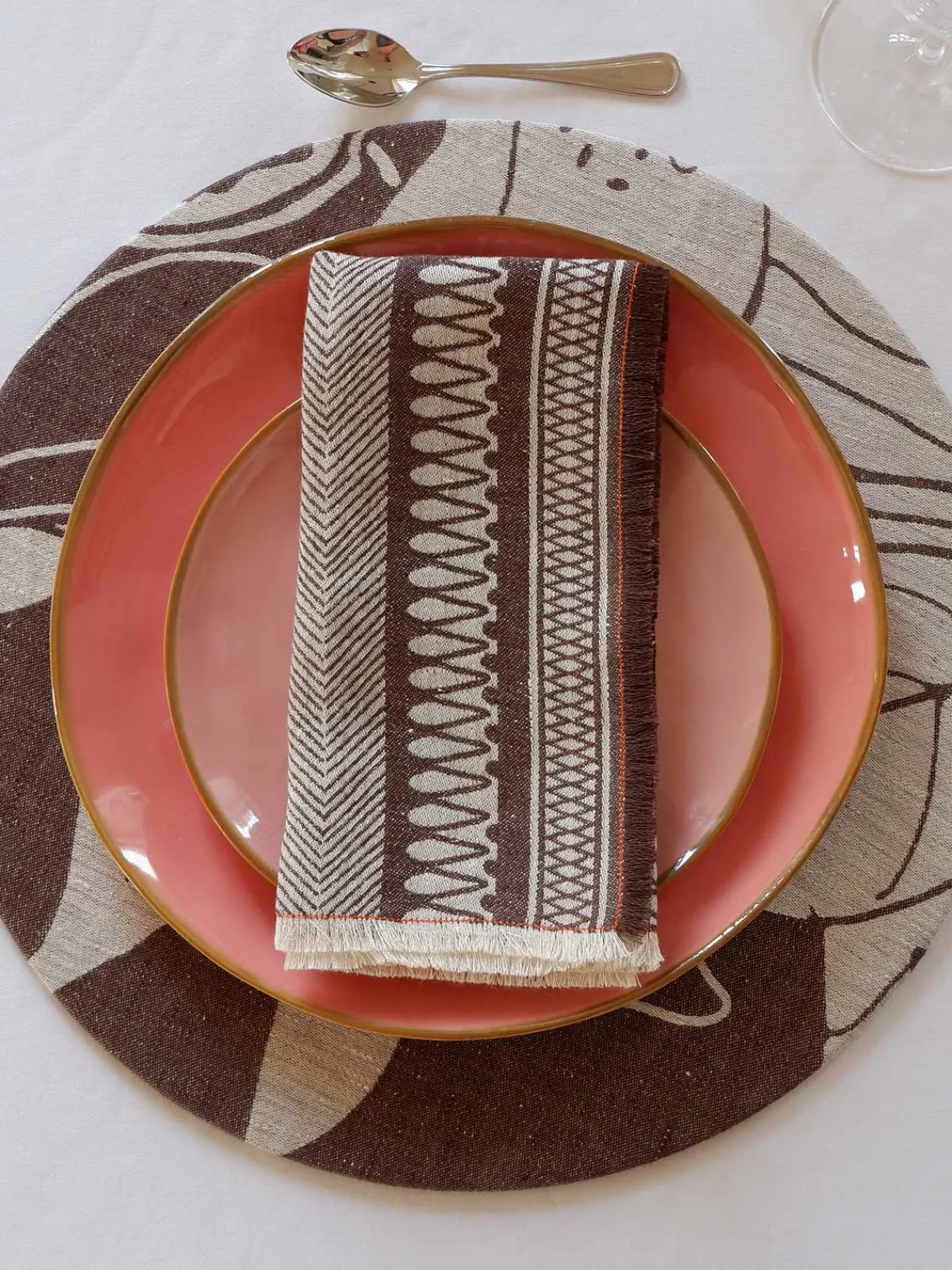 Moye Linen Damask Tutti Le Foglie Charger Plate