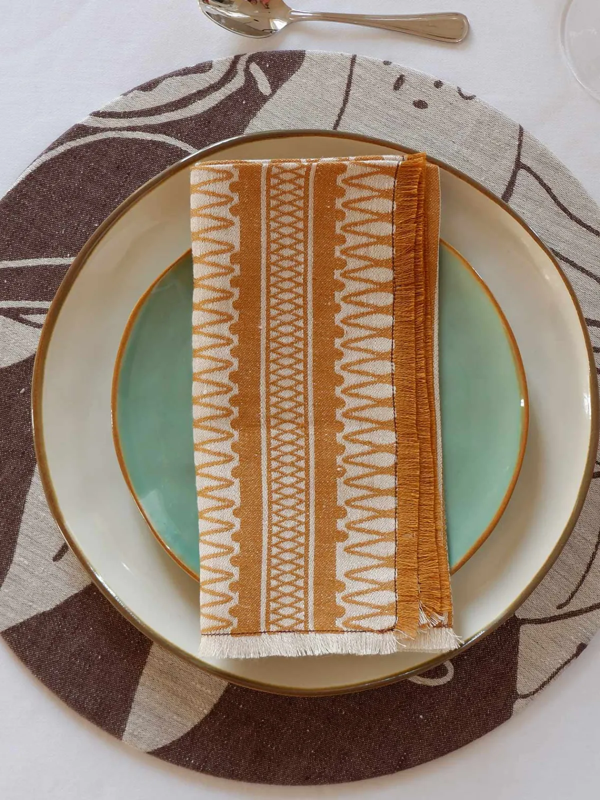 Moye Linen Damask Tutti Le Foglie Charger Plate