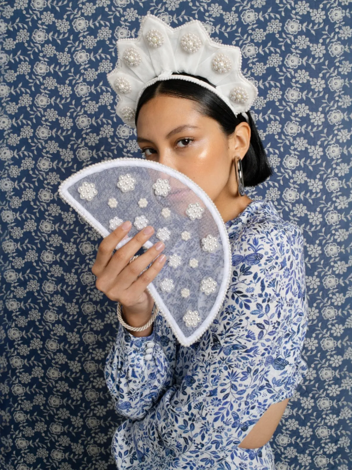 Magnetic Midnight Pearl Tulle Halo Fan