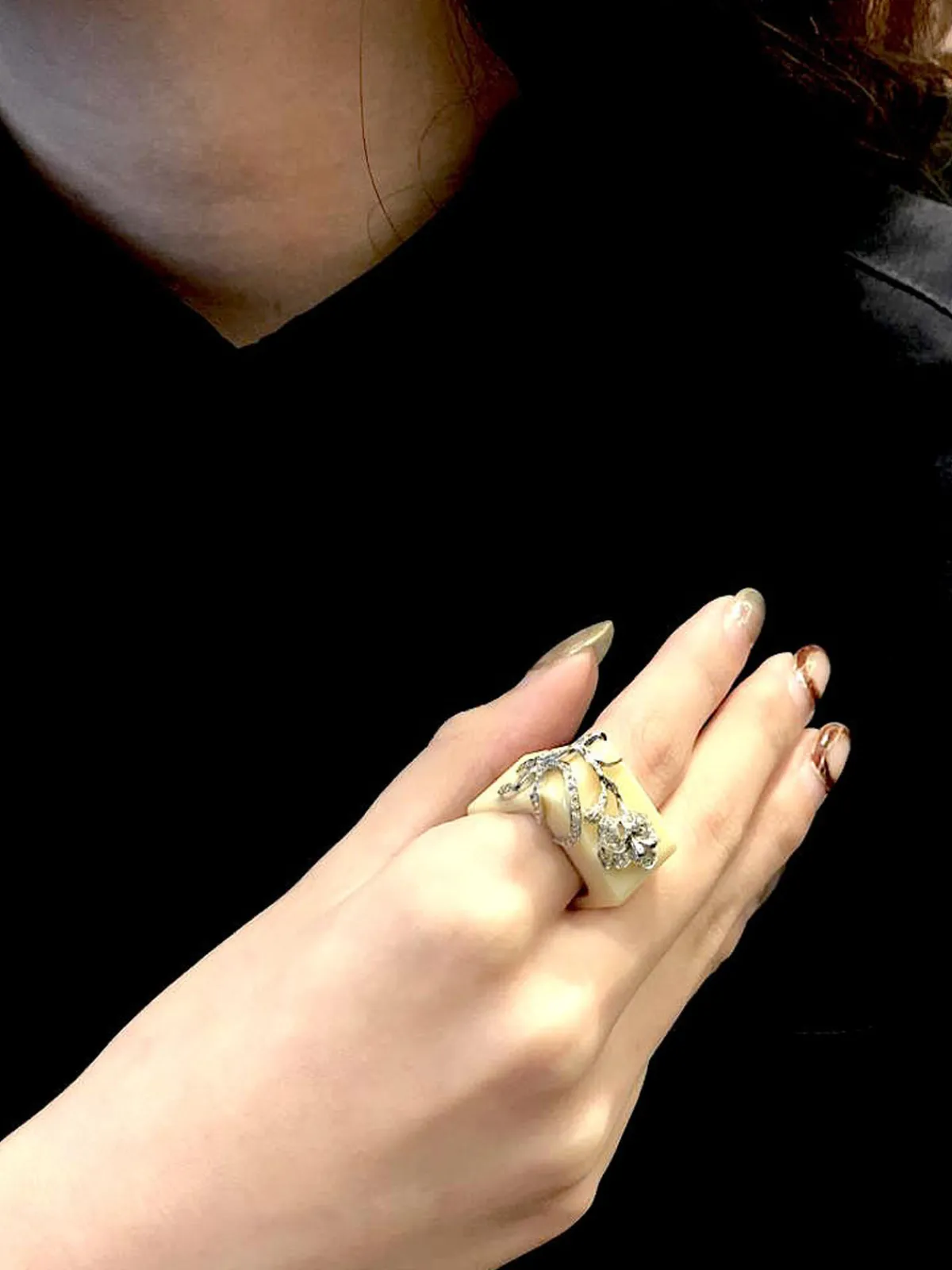 Yewn "BaDaShaRen" Literati Daylily Ceramic Ring