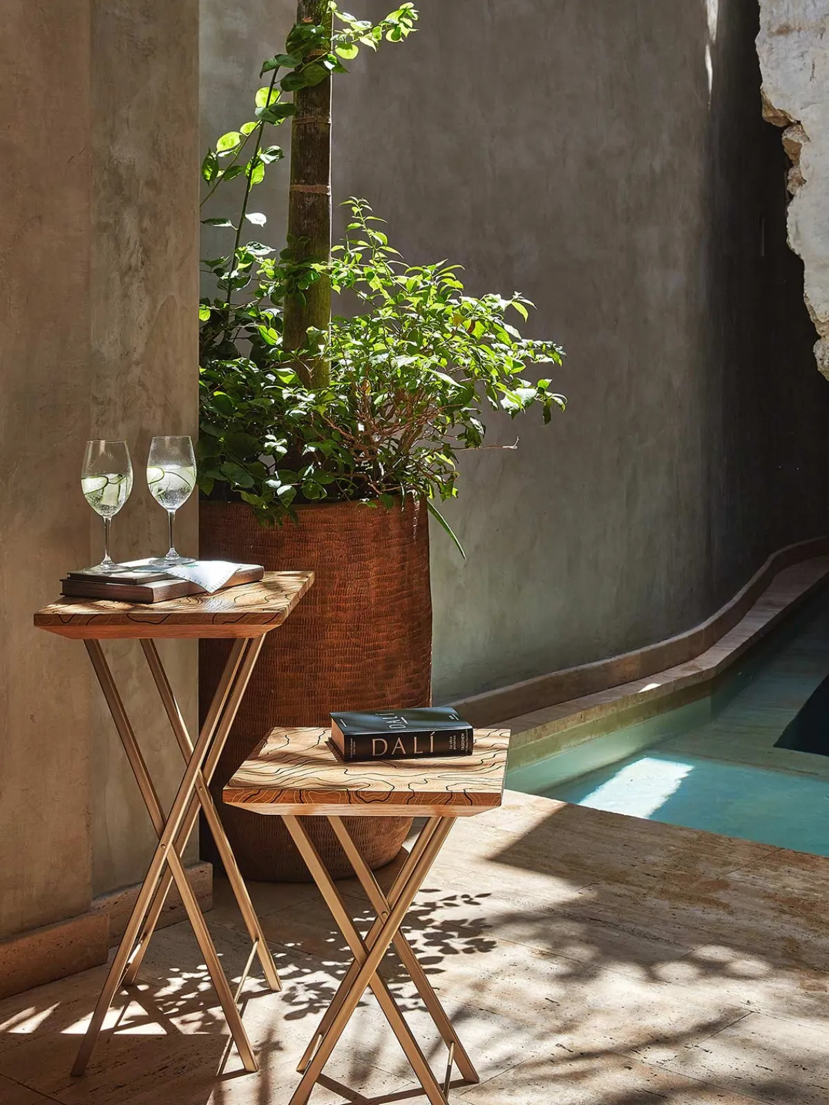 Francesca Miranda Dia Folding Table